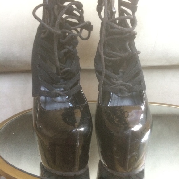 Black lace up platform heels - Picture 3 of 4